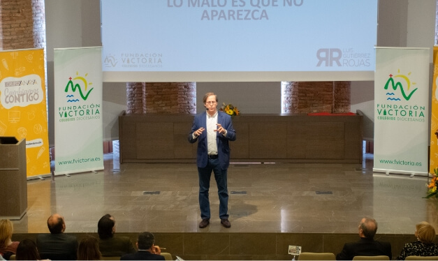 luis-roja-conferencia-grupo-anaya